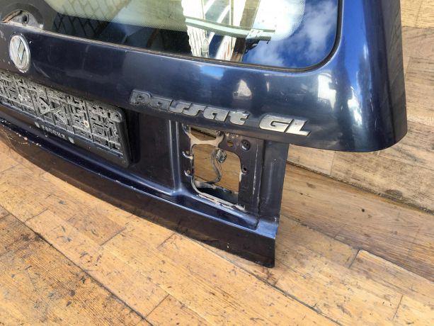 kryska-bagaznika-volkswagen-passat-b4-universal-so-steklom-sledy-remonta-art-38870-big-1