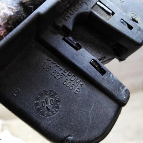 zamok-kryski-bagaznika-volkswagen-golf-4-art-39556-big-1