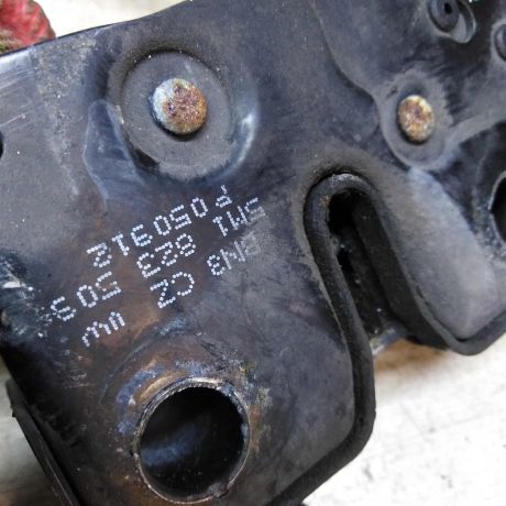 zamok-kapota-volkswagen-golf-plus-art-40975-big-3