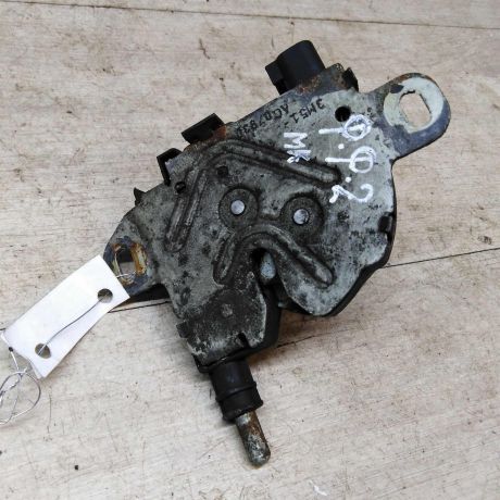 zamok-kapota-ford-focus-2-art-40977-big-0