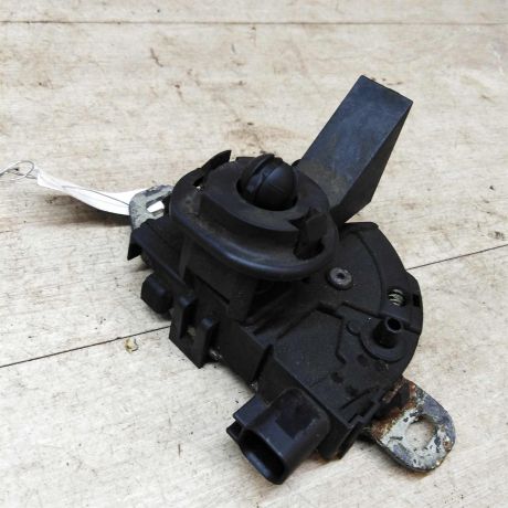 zamok-kapota-ford-focus-2-art-40977-big-1