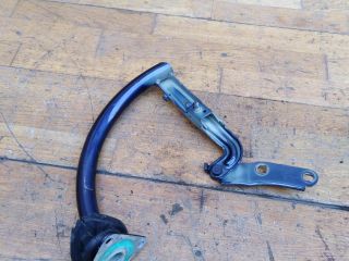 petlia-kryski-bagaznika-pravaia-volkswagen-passat-b7-sedan-art-41308