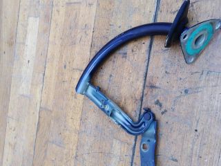 petlia-kryski-bagaznika-levaia-volkswagen-passat-b7-art-41362