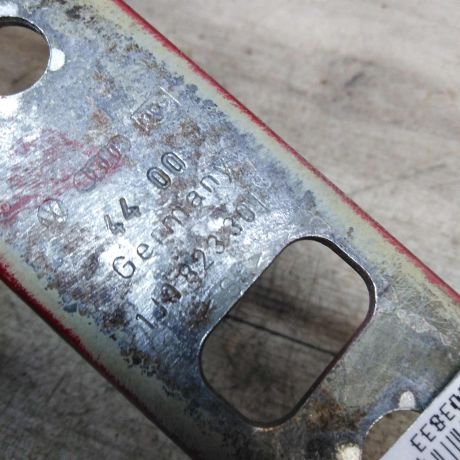 petlia-kapota-levaia-volkswagen-golf-4-art-42171-big-1