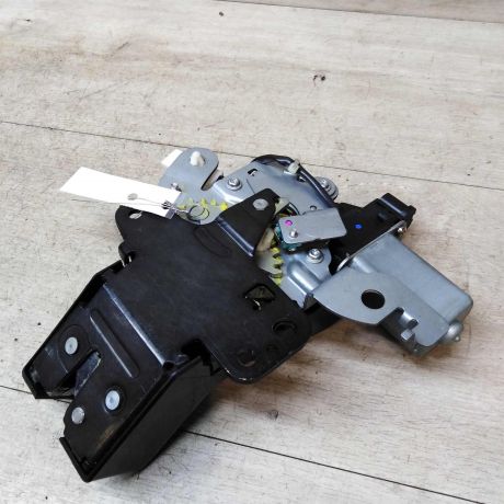 zamok-bagaznika-mazda-6-gh-xetcbek-art-42461-big-1