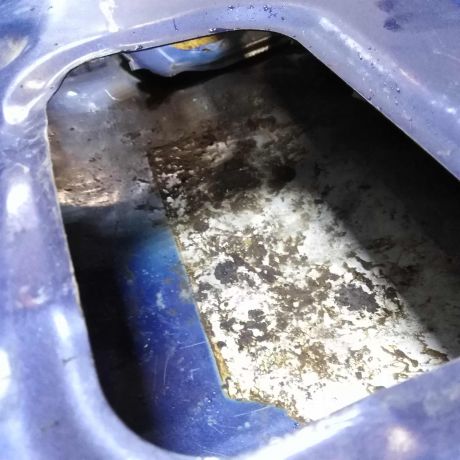 kryska-bagaznika-sedan-renault-megane-1-defekt-art-43313-big-2