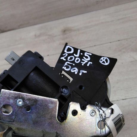 zamok-bagaznika-volkswagen-jetta-5-art-45852-big-1