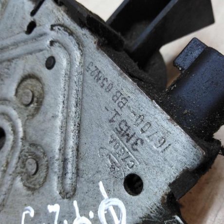 zamok-kapota-ford-focus-2-art-46236-big-1