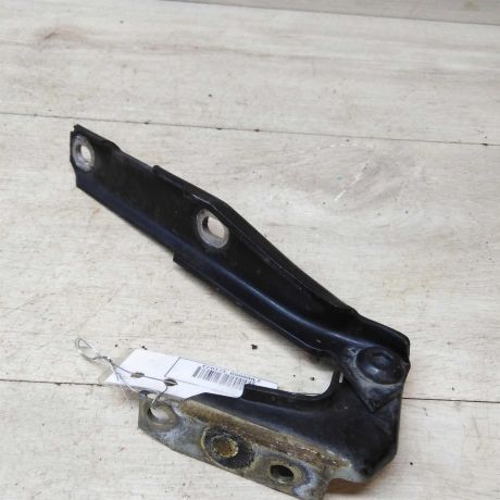 petlia-kapota-pravaia-audi-a6-c5-do-rest-art-46457-big-1