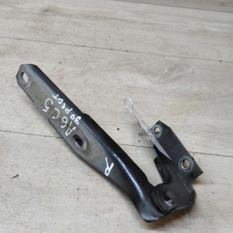 petlia-kapota-pravaia-audi-a6-c5-do-rest-art-46457-big-0