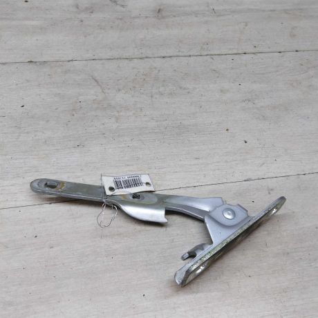 petlia-kapota-pravaia-lada-largus-art-48030-big-0