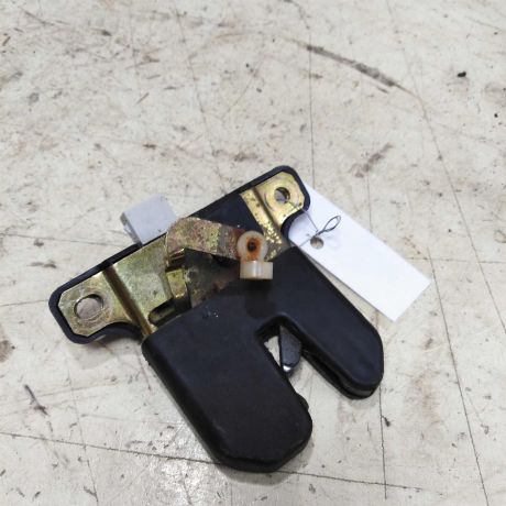 zamok-kryski-bagaznika-sedan-audi-a4-b5-do-rest-art-52543-big-3