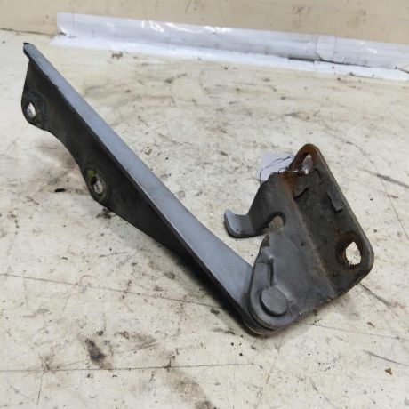 petlia-kapota-pravaia-nissan-primera-p11-art-52855-big-1