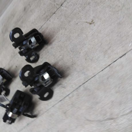 petlia-dveri-bagaznika-lada-largus-art-53131-big-1