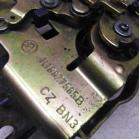 zamok-bagaznika-skoda-octavia-tour-art-53139-big-4