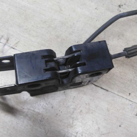zamok-kapota-volkswagen-touran-06-gv-art-53666-big-3