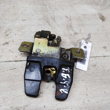 zamok-bagaznika-sedan-volkswagen-passat-b4-art-54991-big-2