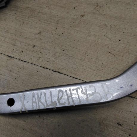 petlia-bagaznika-pravaia-hyundai-accent-2-06-gv-sedan-art-55733-big-2