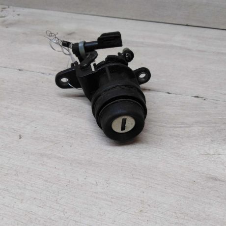 zamok-licinka-bagaznika-sedan-volkswagen-passat-b4-art-55826-big-0