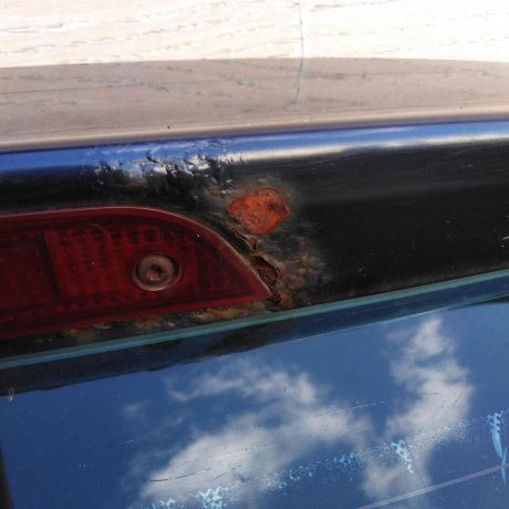 kryska-bagaznika-ford-focus-1-xetcbek-defekt-art-56804-big-6