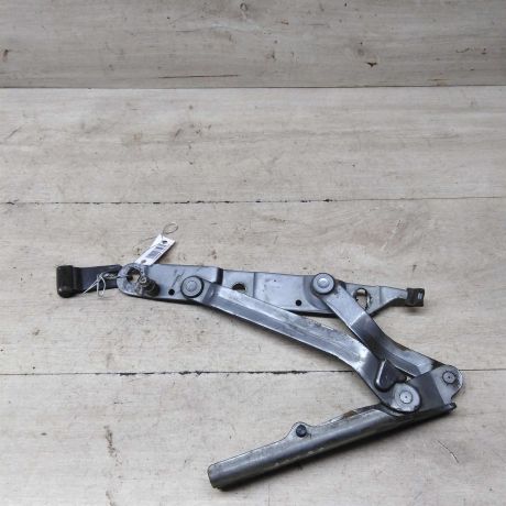 petlia-pravaia-kryski-bagaznika-sedan-audi-80-b3-art-59317-big-0