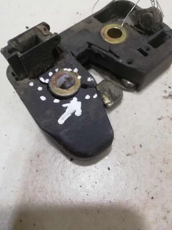 zamok-bagaznika-xetcbek-volkswagen-golf-3-defekt-na-foto-art-59678-big-1