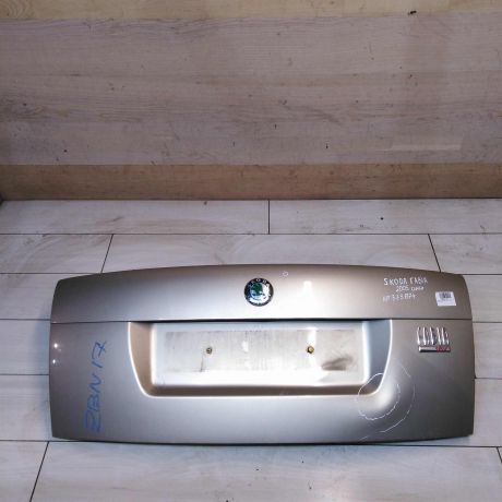 kryska-bagaznika-skoda-fabia-i-rest-sedan-defekt-art-60052-big-0