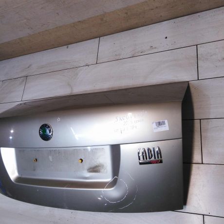 kryska-bagaznika-skoda-fabia-i-rest-sedan-defekt-art-60052-big-1