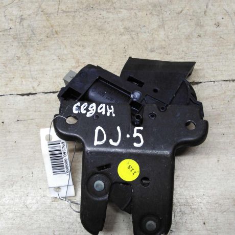 zamok-kryski-bagaznika-sedan-volkswagen-jetta-5-art-60471-big-0