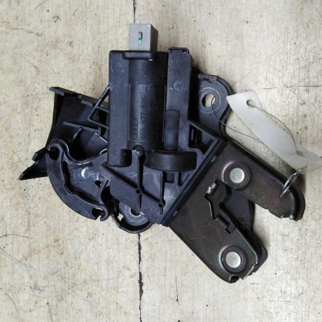 zamok-kryski-bagaznika-sedan-volkswagen-jetta-5-art-60471-big-1