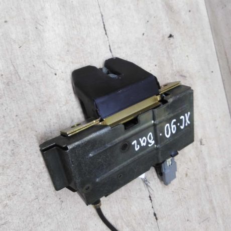 zamok-kryski-bagaznika-volvo-xc90-art-60650-big-1