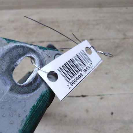 petlia-kryski-bagaznika-zadniaia-pravaia-sedan-audi-a4-b5-art-62527-big-1