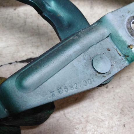 petlia-bagaznika-zadniaia-levaia-sedan-audi-a4-b5-art-62528-big-1