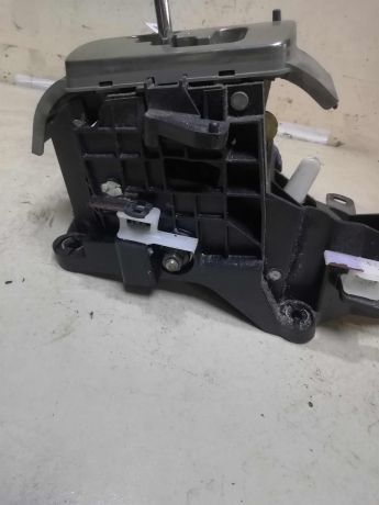 kulisa-akpp-selektor-toyota-avensis-t250-gor-art-62571-big-3