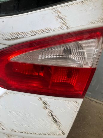 pd-kryska-bagaznika-universal-ford-focus-3-art-63224-big-9