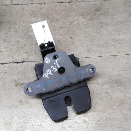 zamok-kryski-bagaznika-universal-ford-focus-3-art-63237-big-0