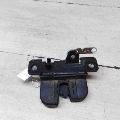 zamok-bagaznika-volkswagen-passat-b5-gp-universal-art-63913-big-0