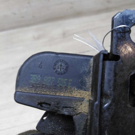 zamok-bagaznika-volkswagen-passat-b5-gp-universal-art-63913-big-3