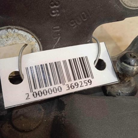 petlia-zadniaia-pravaia-kryski-bagaznika-skoda-superb-art-64291-big-1