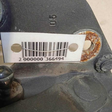 petlia-levaia-kryski-bagaznika-skoda-superb-art-64393-big-1