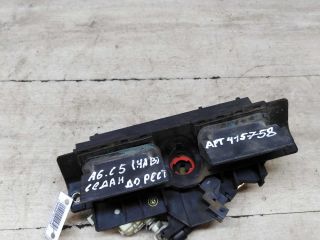 zamok-bagaznika-vnutrenniaia-cast-sedan-audi-a6-c5-dorestailing-art-65071