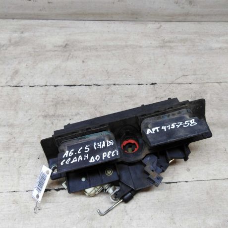 zamok-bagaznika-vnutrenniaia-cast-sedan-audi-a6-c5-dorestailing-art-65071-big-0