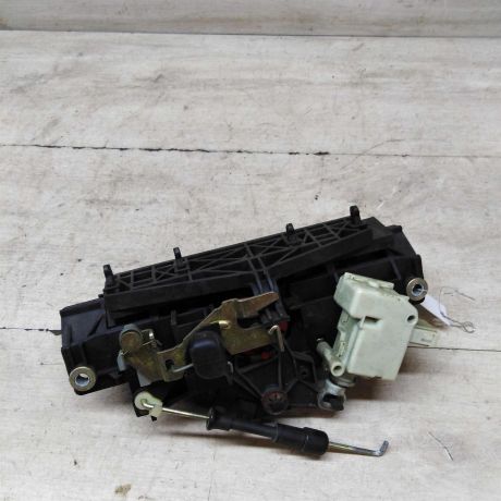 zamok-bagaznika-vnutrenniaia-cast-sedan-audi-a6-c5-dorestailing-art-65071-big-1