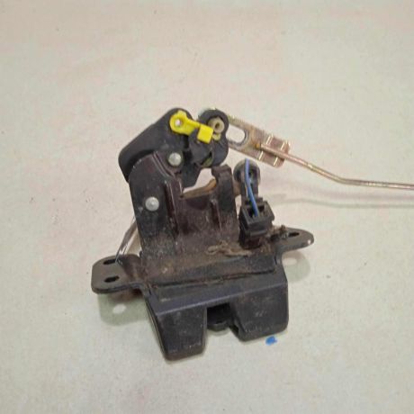 zamok-kryski-bagaznika-hyundai-getz-art-71941-big-0