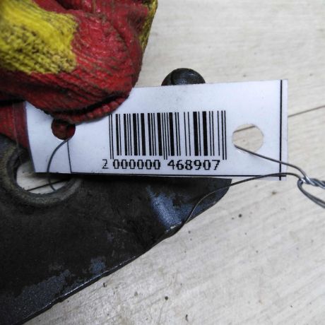 petlia-pravaia-kryski-bagaznika-nissan-primera-p12-art-73710-big-1