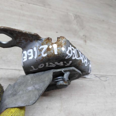 zamok-kapota-renault-duster-i-art-73882-big-3