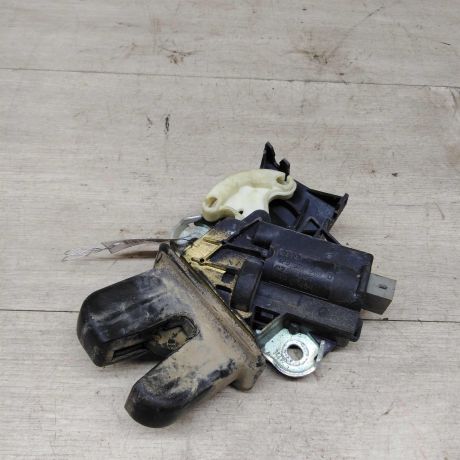 zamok-bagaznika-sedan-volkswagen-passat-b6-art-77089-big-0