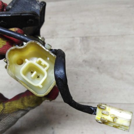 zamok-kryski-bagaznika-mazda-323-art-78694-big-2