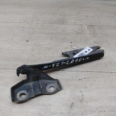 petlia-kapota-pravaia-mazda-323-art-78697-big-0