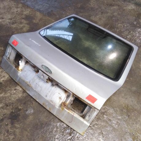 kryska-bagaznika-so-steklom-chery-amulet-art-81995-big-0